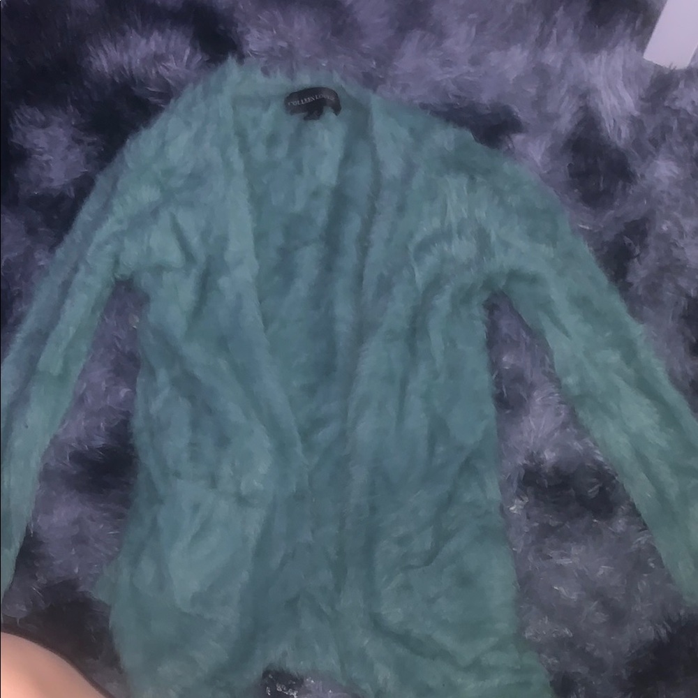 Fuzzy Green Cardigan Sweater Colleen López
